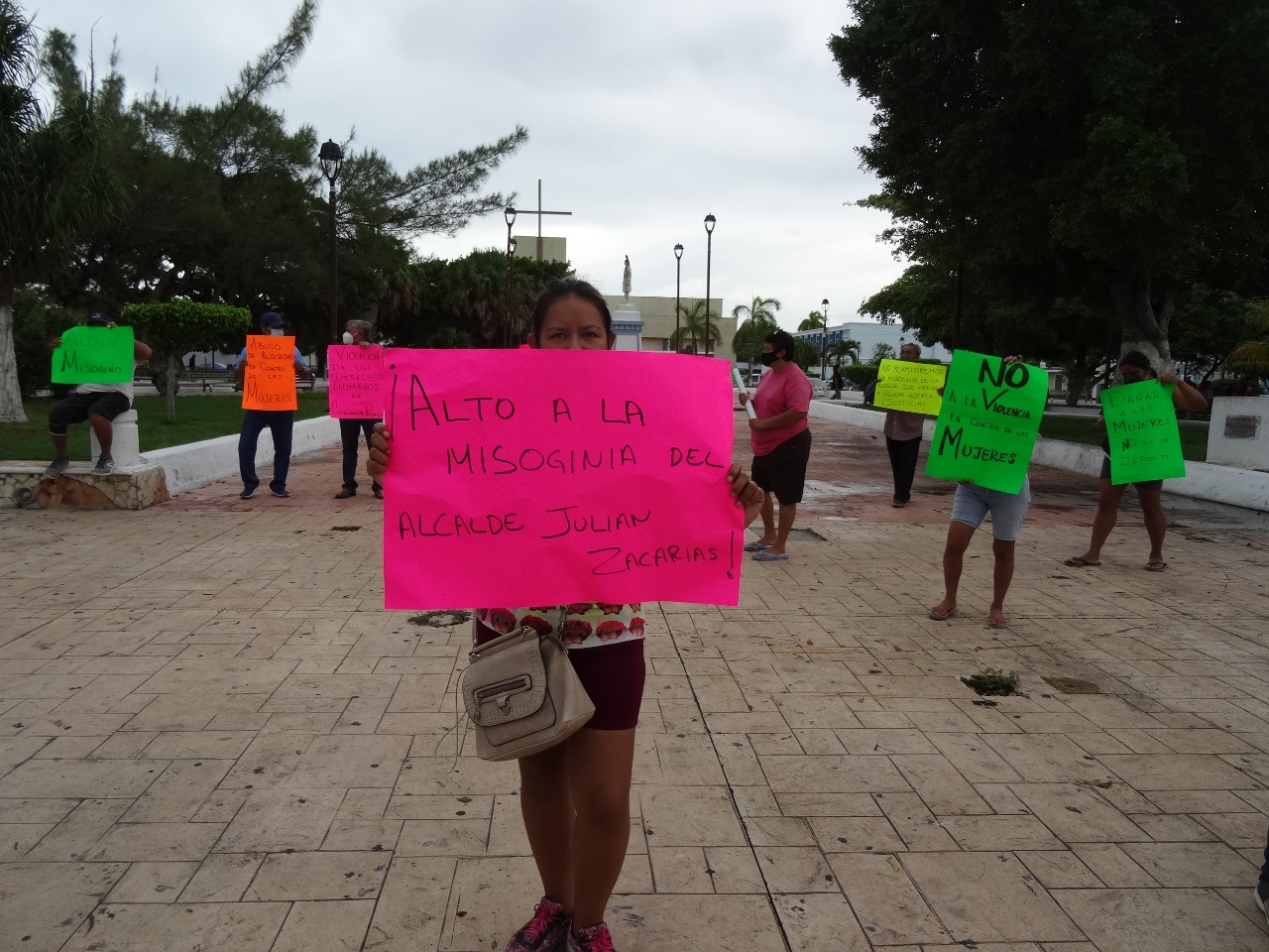 Mujeres se manifiestan por detenidos en Chicxulub Puerto; exigen su liberación