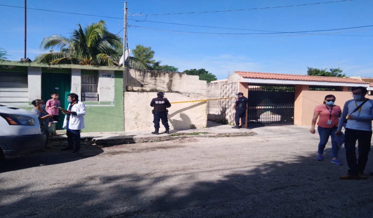 Hombre fallece a las puertas de una vecindad en Mérida