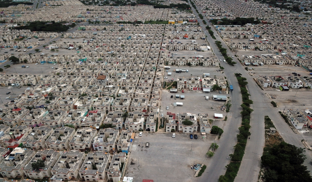 Habitantes de Cancún invierten hasta 50 mil pesos para asegurar sus casas