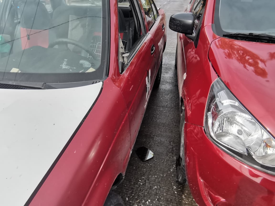 Taxista ocasiona choque en la colonia Justo Sierra en Ciudad del Carmen