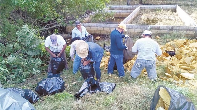 Plástico ´envenena´ Laguna de Atasta en Ciudad del Carmen