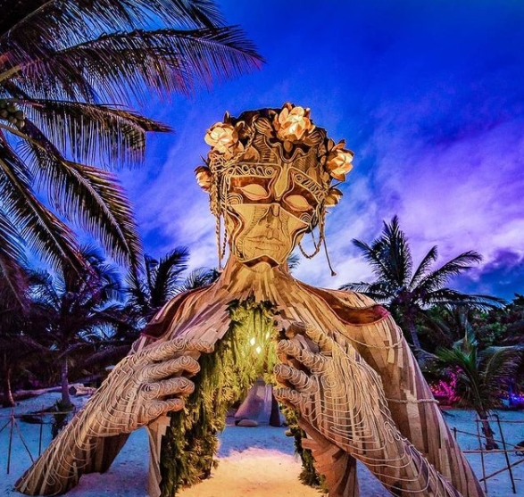 'Ven a la Luz', la emblemática escultura que llegó a Tulum por el festival 'Art With Me'