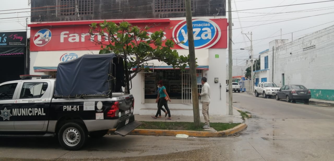 Ladrones amenazan a empleados y asaltan farmacia en Ciudad del Carmen