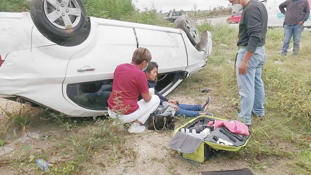 Mujer es lesionada por volcadura en Ciudad del Carmen