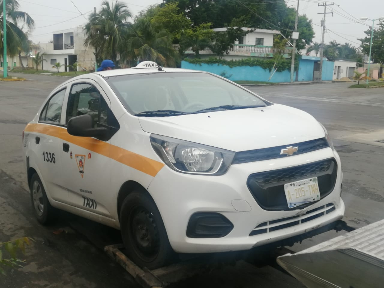 El taxi fue remolcado al corralón de Chetumal