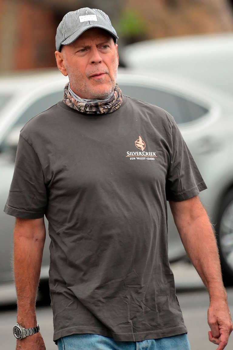 Bruce Willis es echado de una tienda por no usar cubrebocas