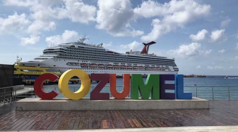 COVID-19 'hunde' al turismo de cruceros en Cozumel