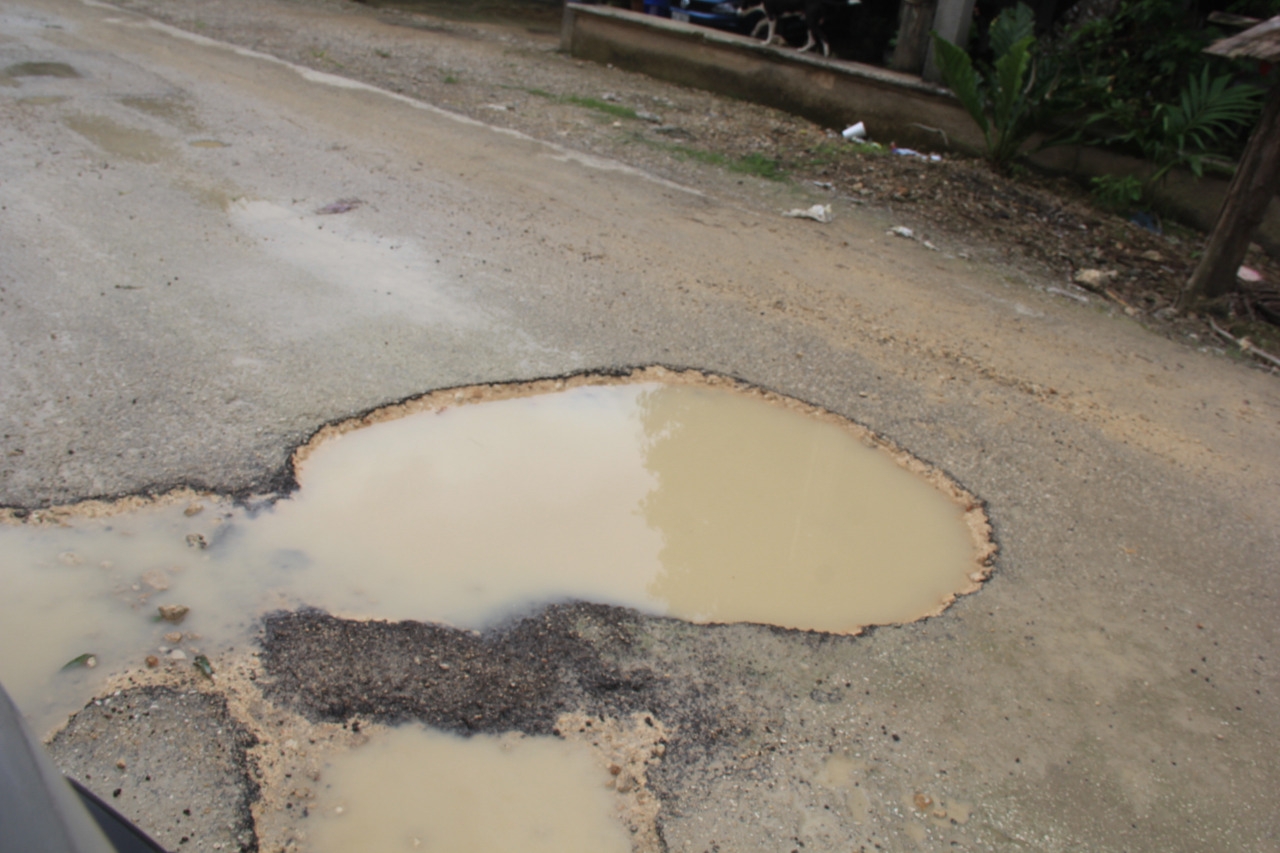 Calles de Felipe Carrillo Puerto, un riesgo para automovilistas