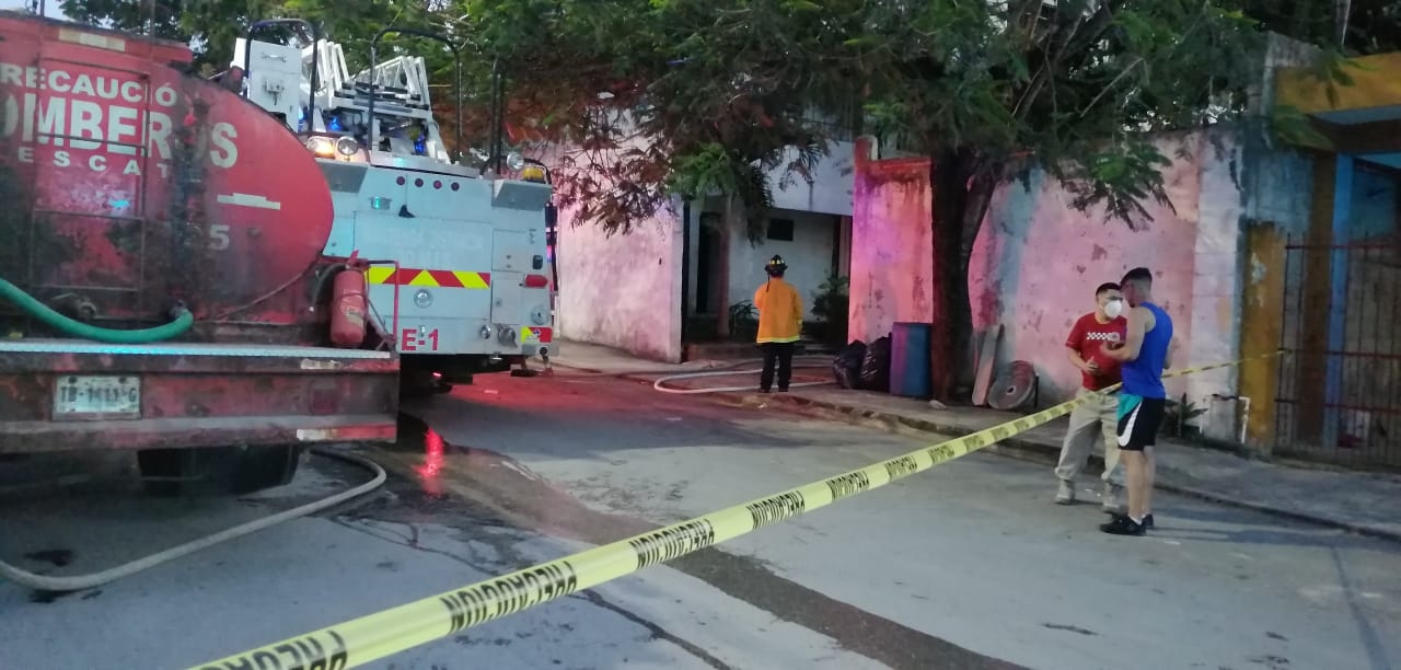 Menor de edad incendia el colchón de su casa en Playa del Carmen