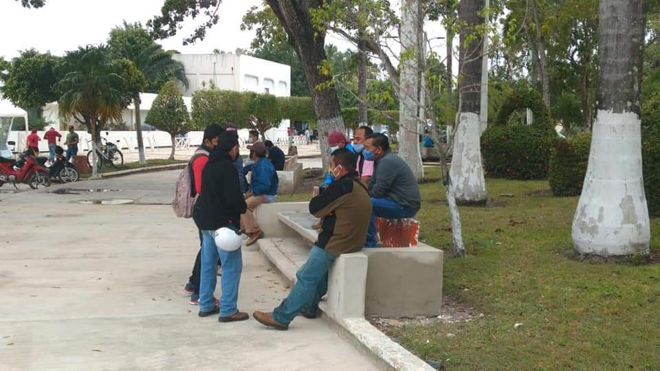 Los manifestantes exigen al ayuntamiento la solución del problema