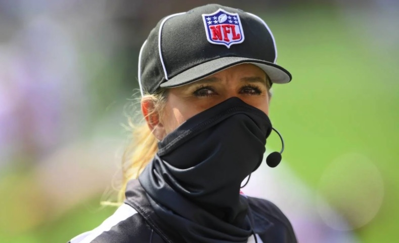 Sarah Thomas, la primera mujer árbitro del Super Bowl