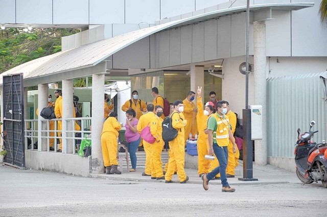 Muertes por COVID-19 asustan a trabajadores de PEMEX en Ciudad del Carmen