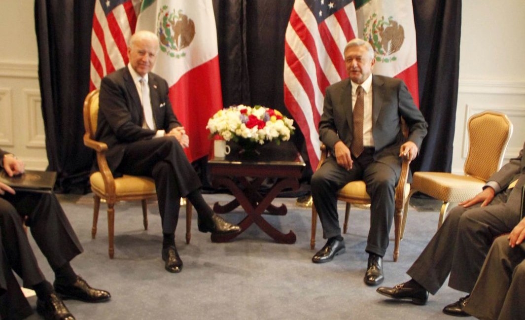 AMLO lee carta que entregó a Biden en 2012 sobre la relación entre México y EU