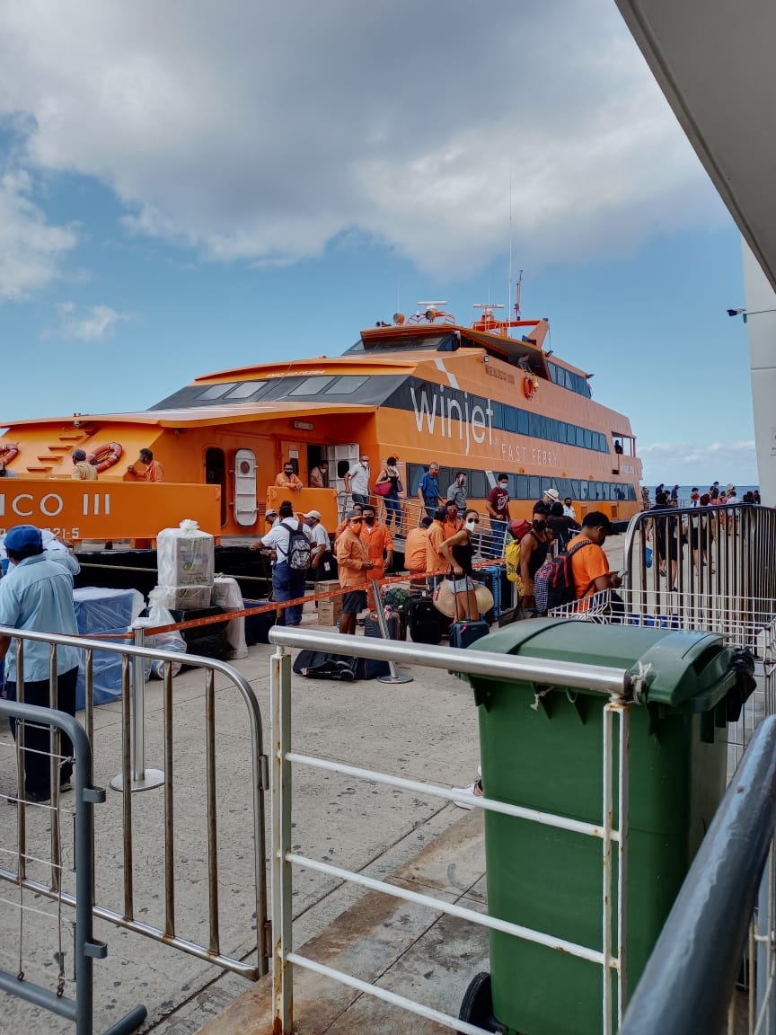 Este cruce diario lo llevan a cabo dos empresas navieras