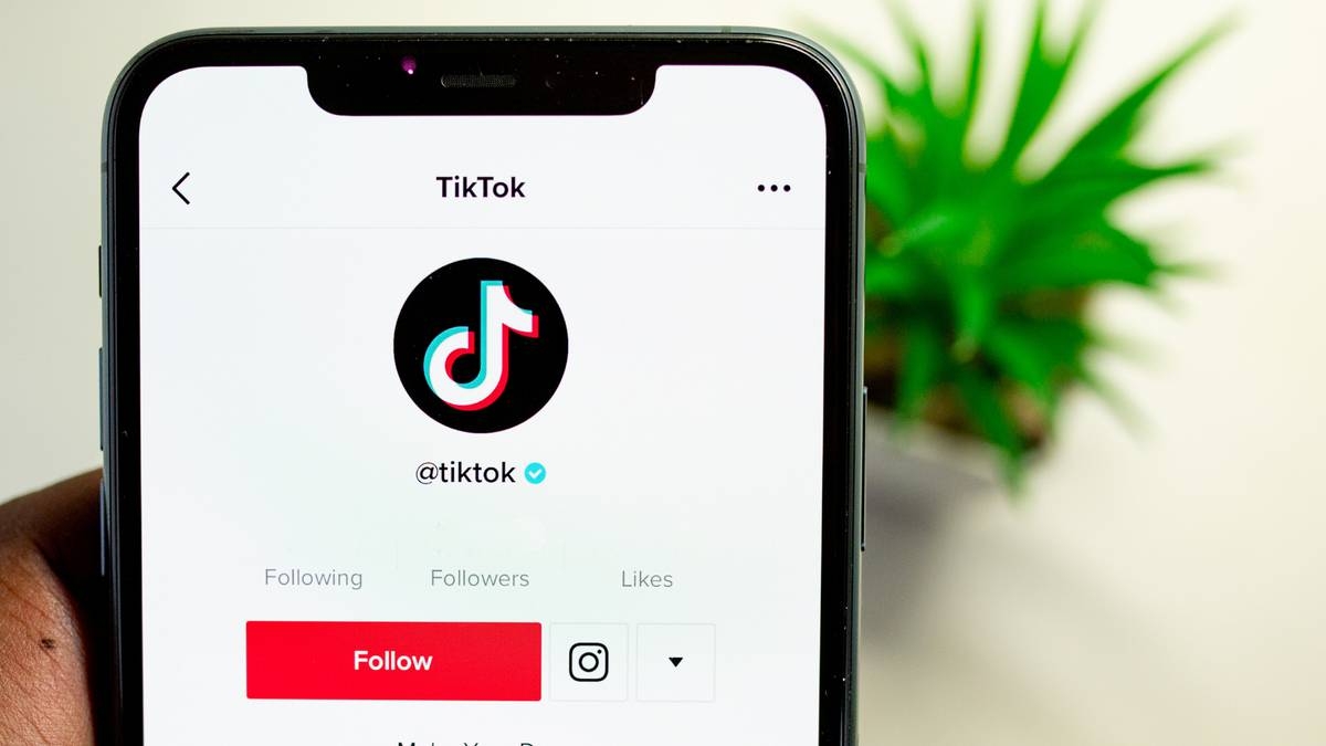 Niña de 10 años muere asfixiada en reto viral de TikTok