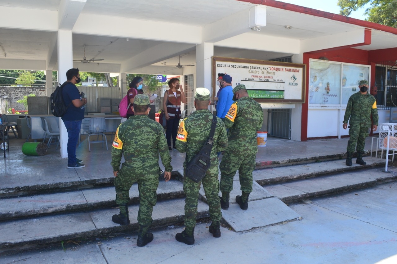 Escuelas se convierten en centros de vacunación docente en Campeche