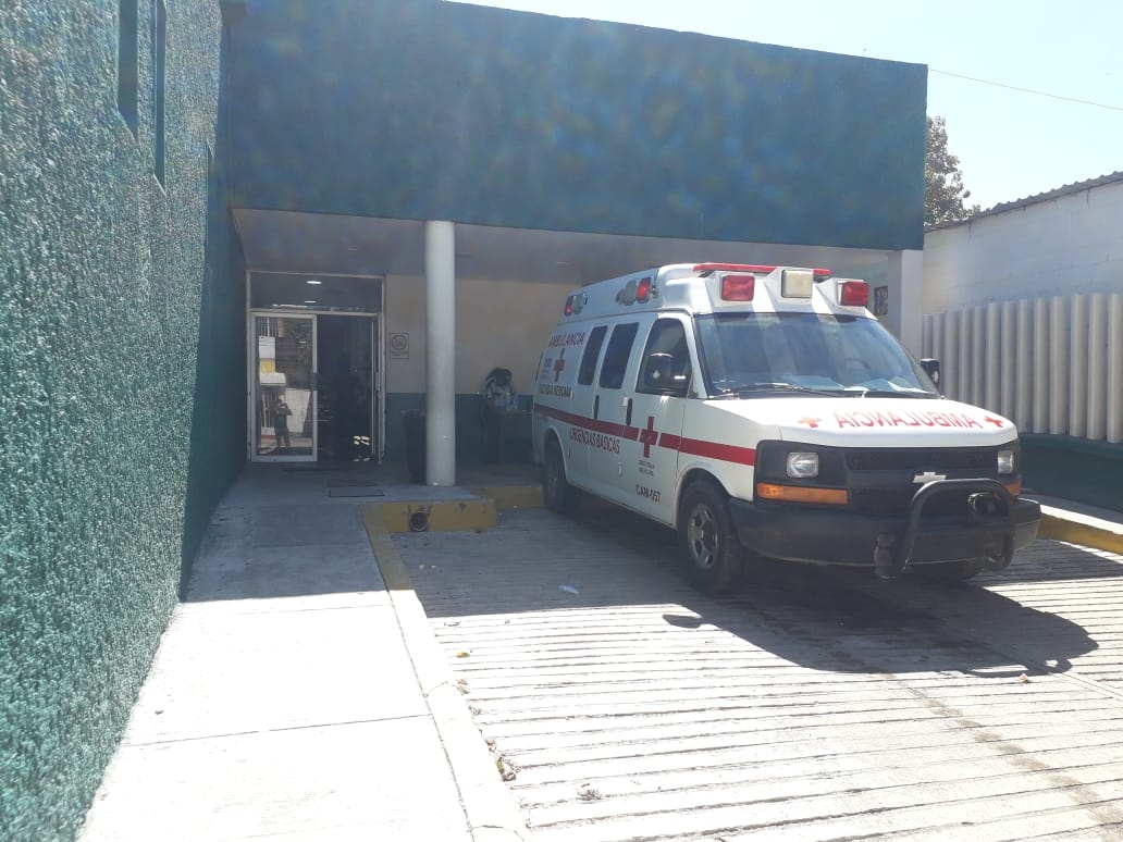 Empleado convulsiona y es trasladado al hospital de Ciudad del Carmen