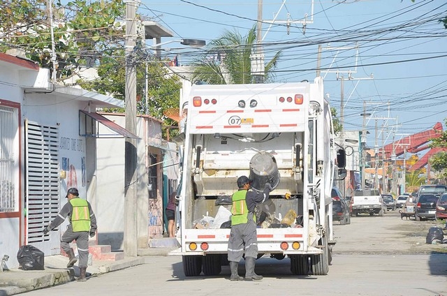 También se acusa a la empresa SOS de vertir desechos en un predio del ayuntamiento en la colonia El Potrero