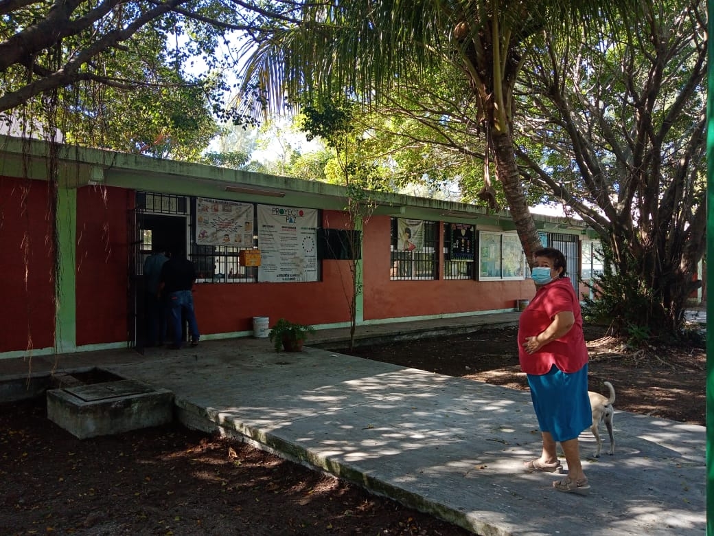 Roban en escuela y suspenden vacunación a maestros en Ciudad del Carmen