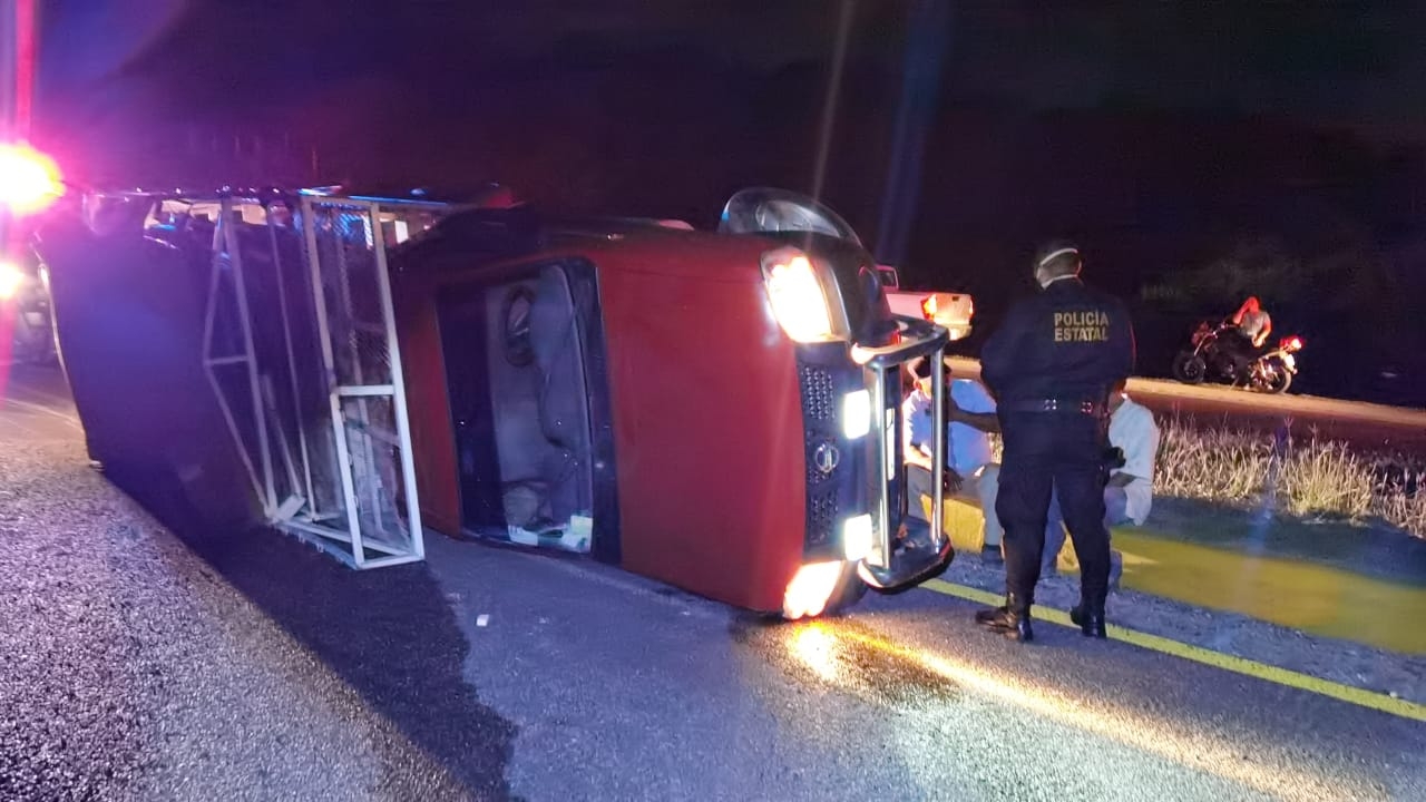 Vuelca camioneta en periférico 'Pablo García' en Campeche