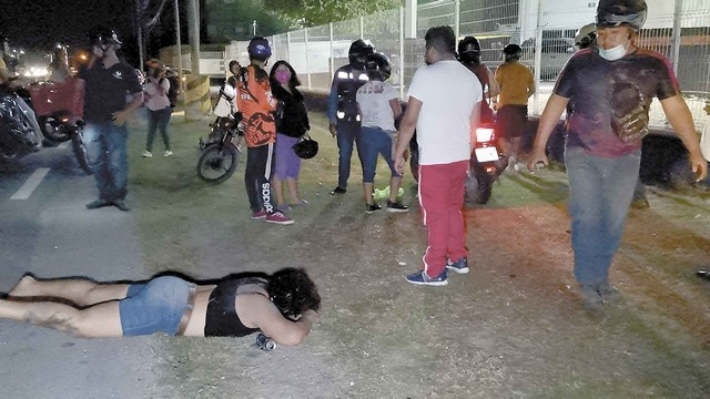 Por alcohol motociclista derrapa y le roban en Ciudad del Carmen