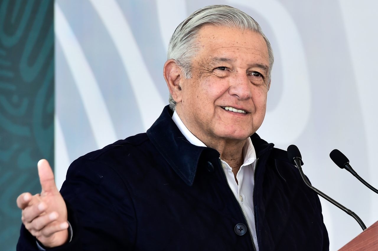 AMLO es atendido por un equipo multidisciplinario tras dar positivo a COVID-19