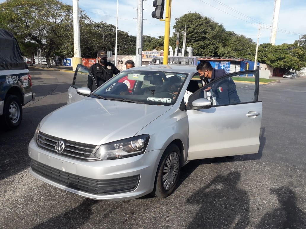 Conductor se queda dormido al volante y es detenido en Ciudad del Carmen