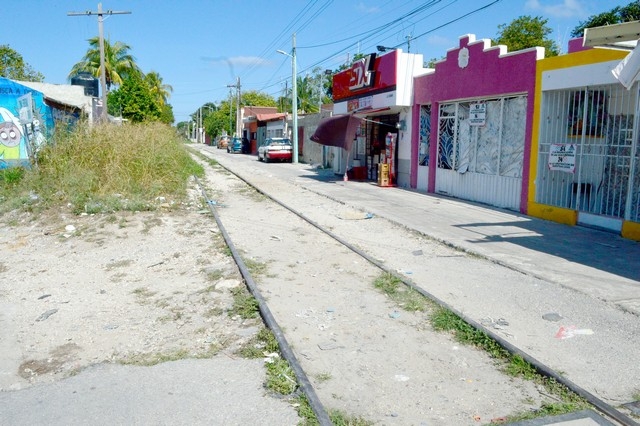 Pese a la oferta de nuevas viviendas para liberar el paso del ferrocarril, habitantes de La Ermita y Santa Lucía rechazan abandonar sus hogares.