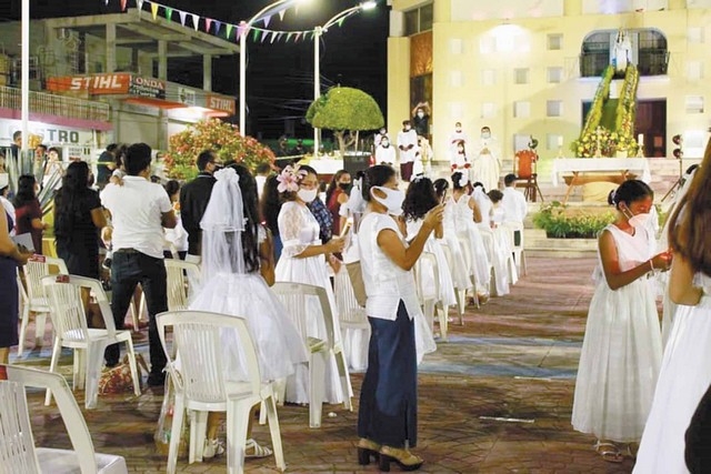 Aunque la Sana Distancia y el uso de cubrebocas no se respetó como está indicado, la celebración religiosa siguió.