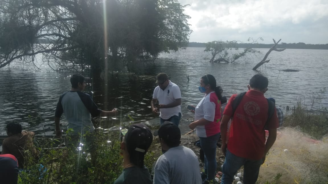 Buzos se unen a la búsqueda de cazador perdido en la laguna de Noh-Bec