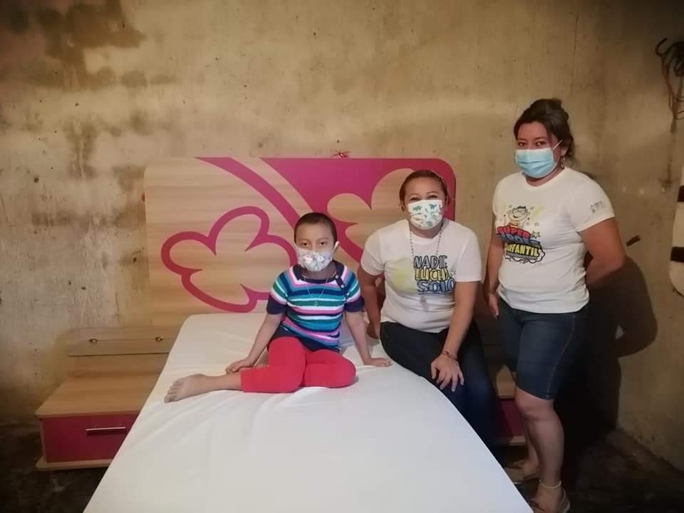 Jazmín es de una familia de bajos recursos, que en sus deseos de Navidad pidió una cama