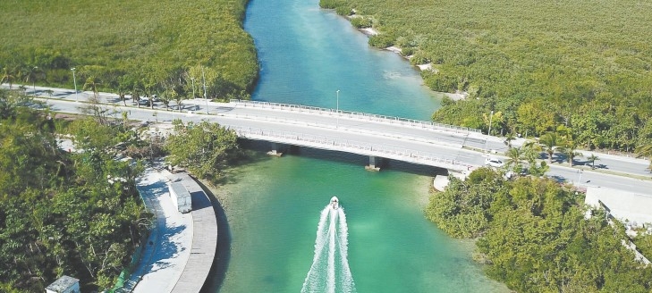 Puentes en la Zona Hotelera de Cancún presentan deterioros