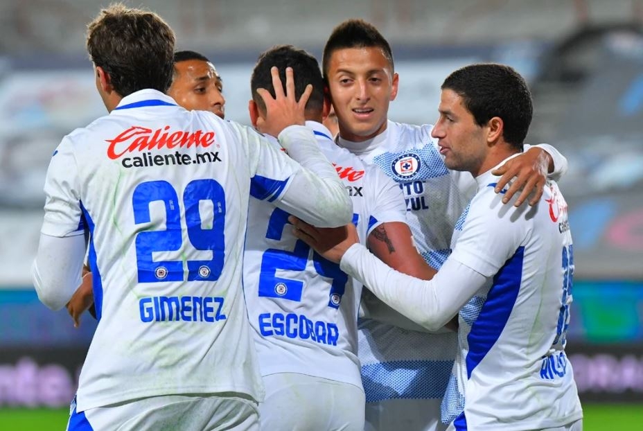 Cruz Azul consigue su primera victoria en el torneo