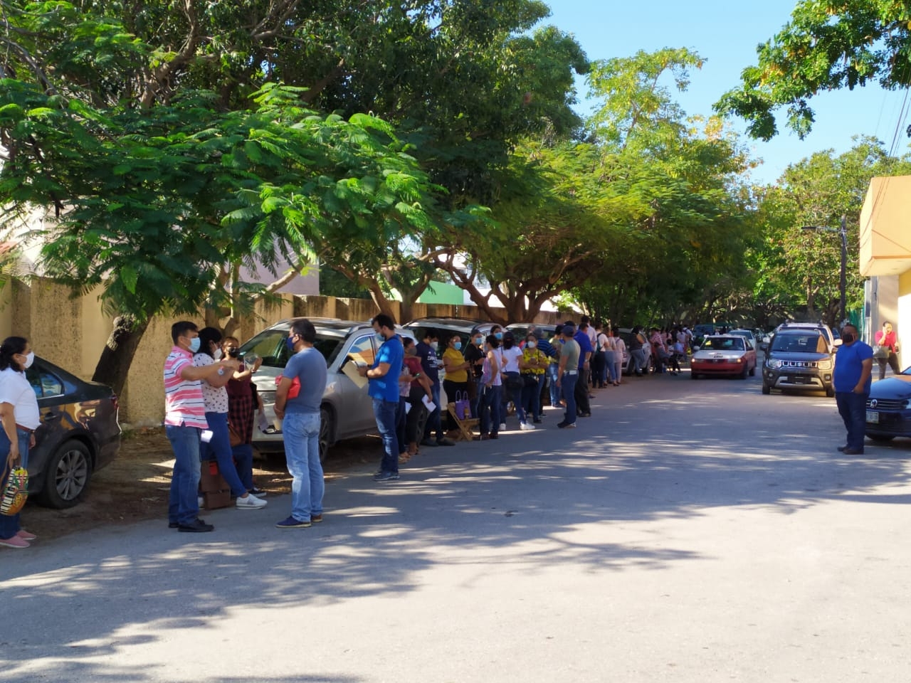 Maestros señalan desorden en aplicación de vacunas anticovid en Ciudad del Carmen