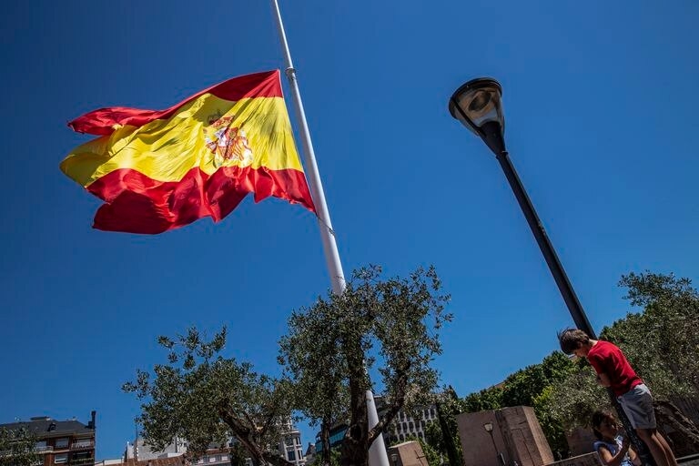 La embajada de España detalló que las agencias de viajes y operadores turísticos deberán informar sobre el requisito