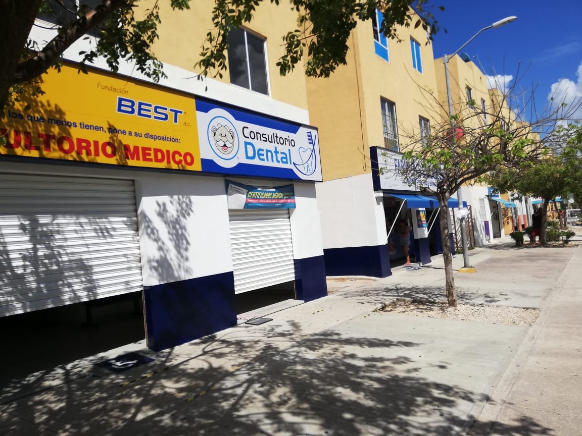 La farmacia se encuentra en la Región 251, sobre la avenida Osidiana de Cancún