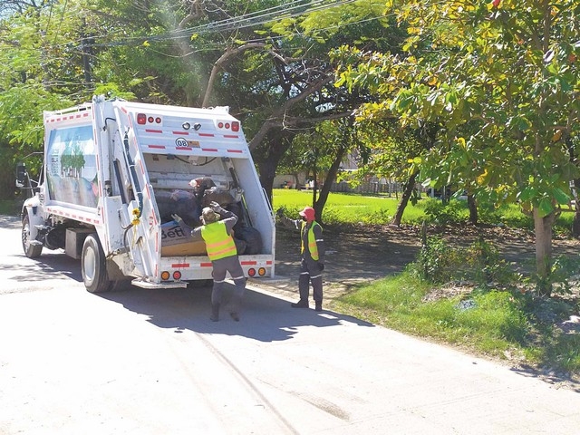 Vecinos se quejaron por la insalubridad de un predio,
donde la compañía recolectora guarda sus camiones de basura