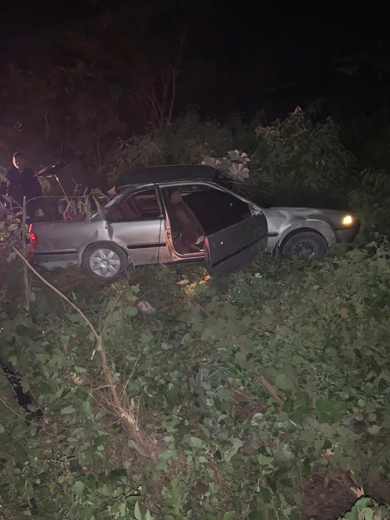 Conductor choca auto a exceso de velocidad y huye del lugar en Cancún