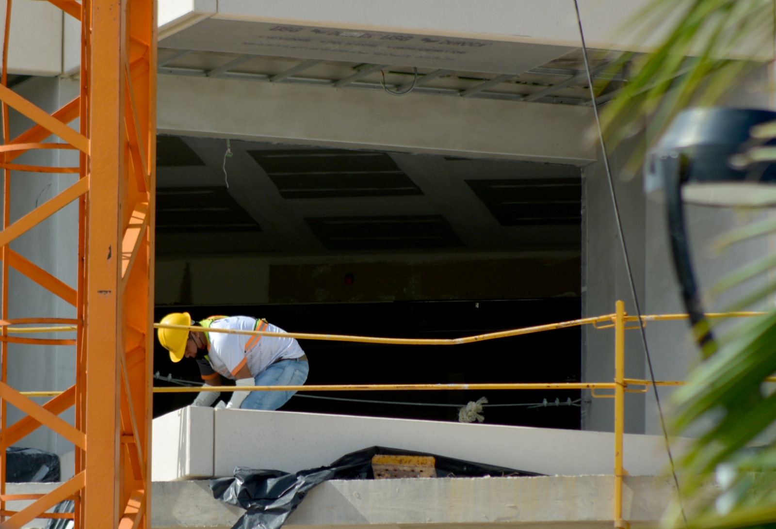 Aíslan a 500 trabajadores de la construcción por sospecha de COVID-19 en Quintana Roo