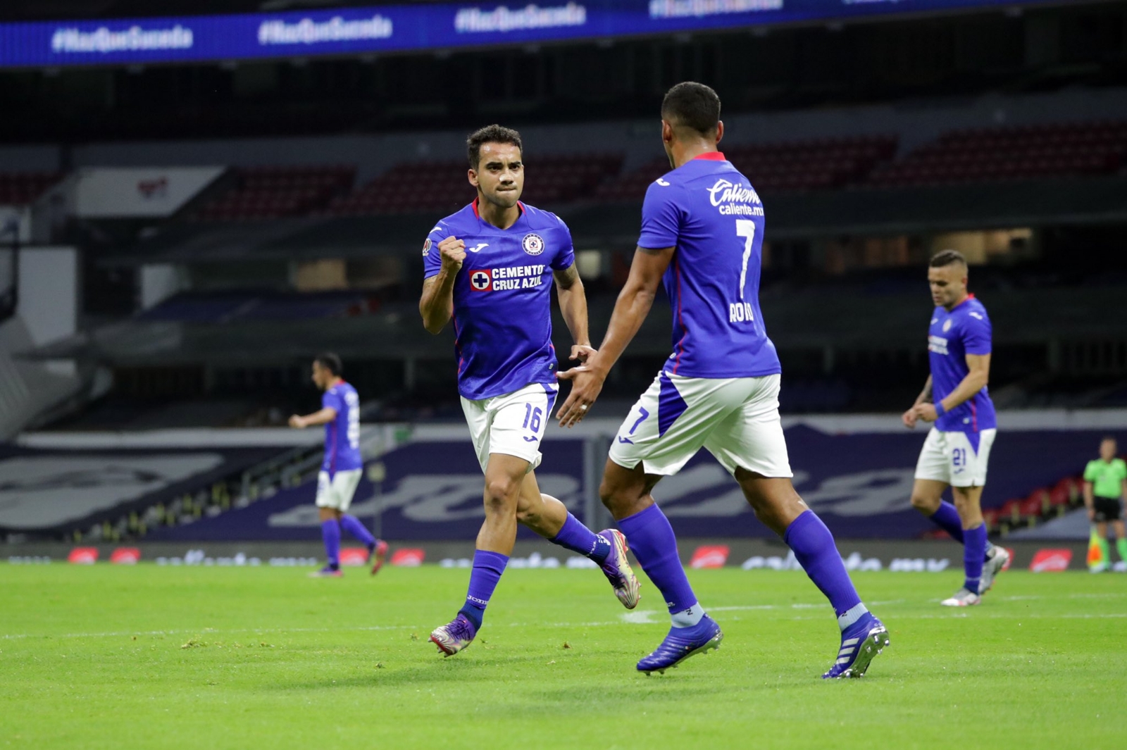 Cruz Azul se impone en el Azteca 4-1 ante Querétaro