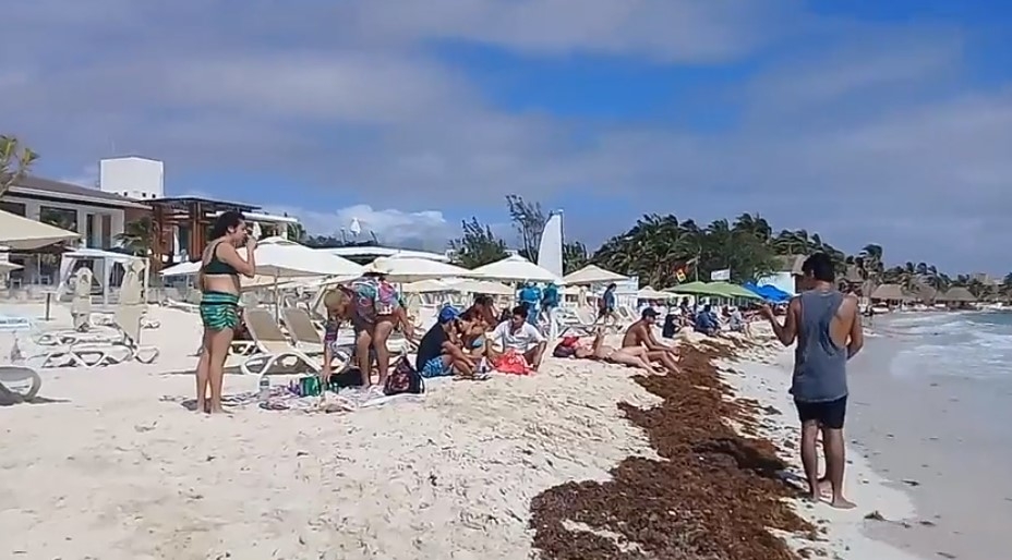 Se observó a una cantidad considerable de gente en Playa Mamitas