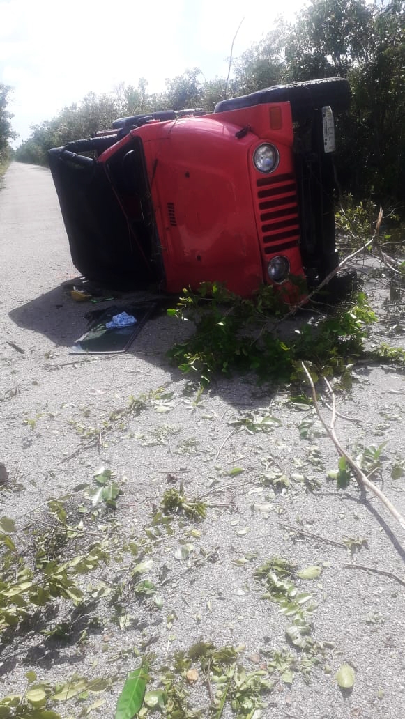 Muere menor de edad en volcadura de vehículo en Cozumel