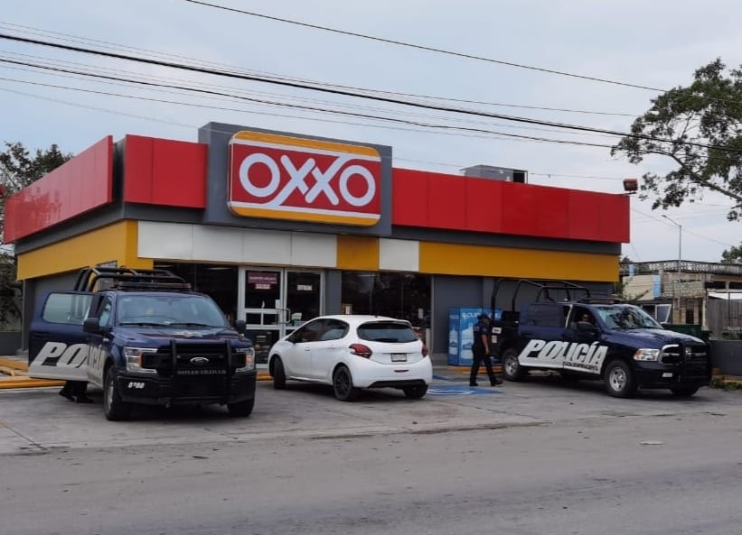 Detienen a presuntos asaltantes de tiendas Oxxo en Playa del Carmen