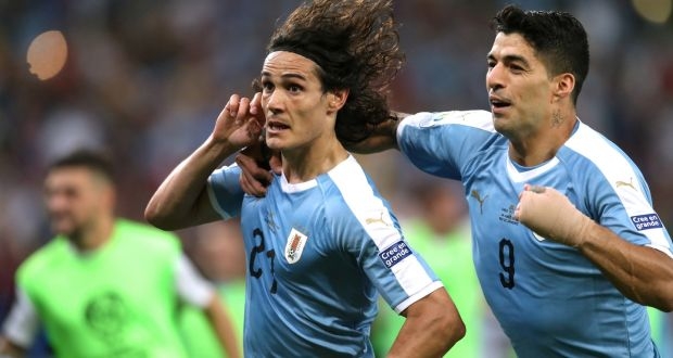 Futbolistas uruguayos se solidarizan con Cavani tras suspensión por racismo