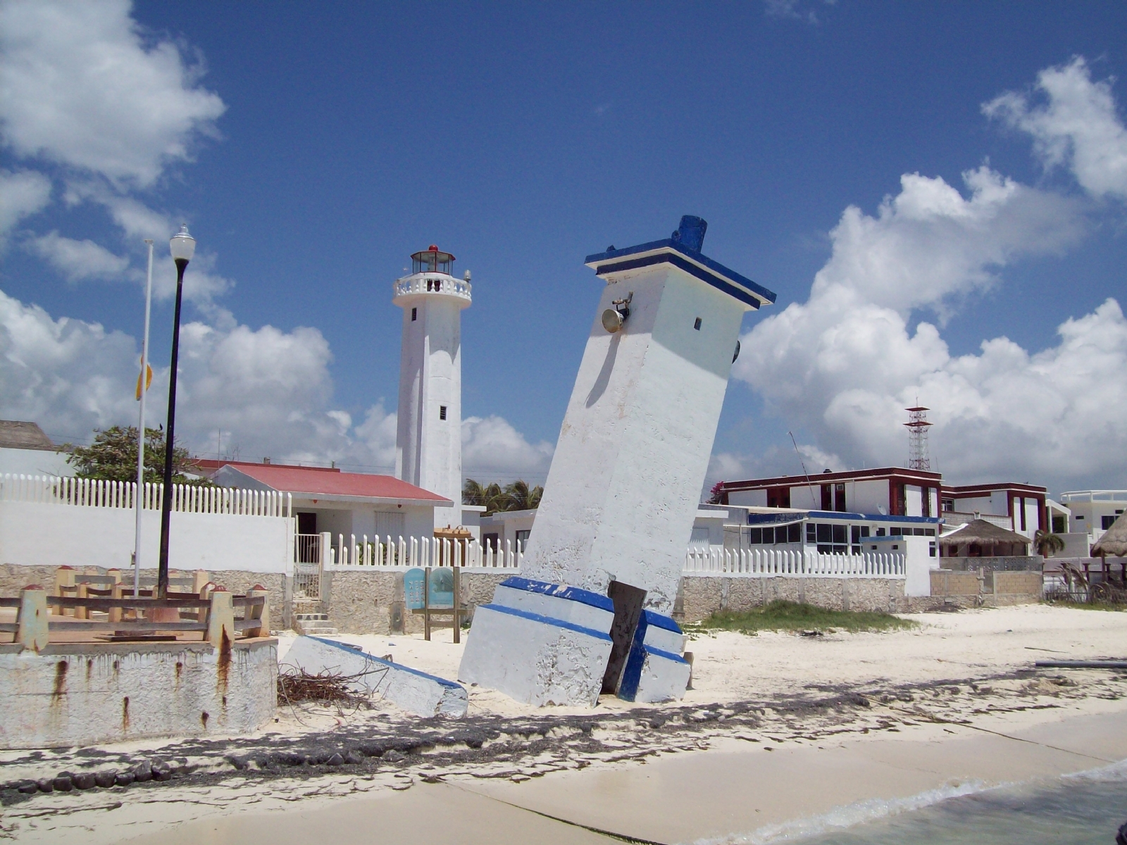 Este faro es un ícono de Puerto Morelos