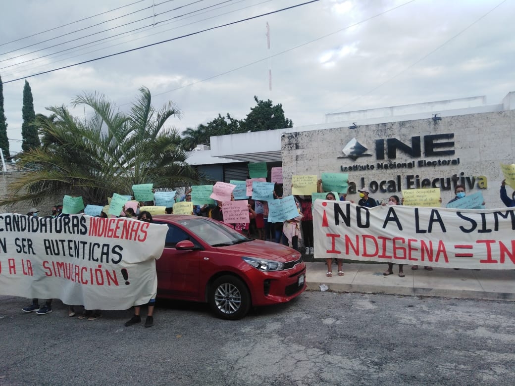 Manifestantes indígenas exigen representantes políticos en el INE de Mérida