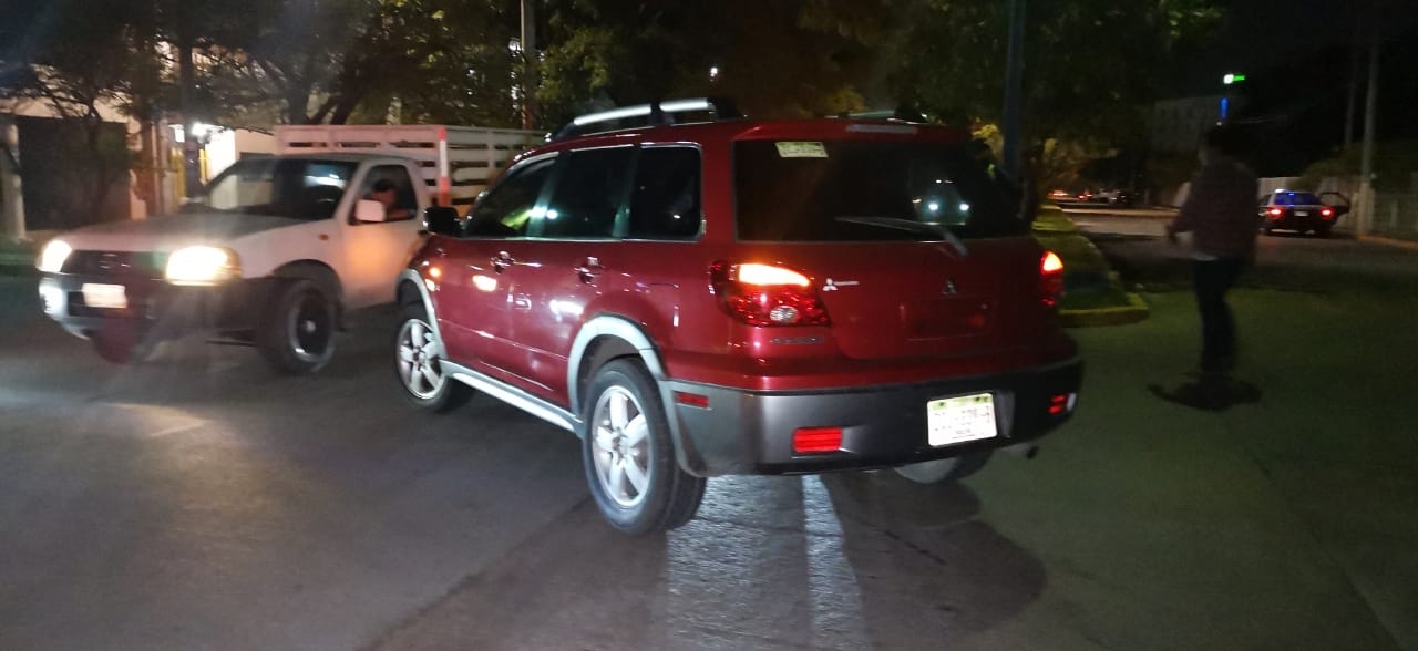 Motociclista se impacta de frente contra una camioneta en Ciudad del Carmen