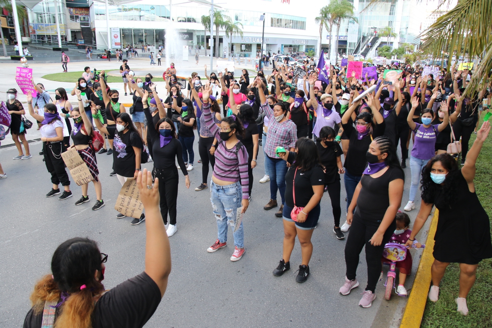 Feministas de Quintana Roo rechazan consulta de López Obrador