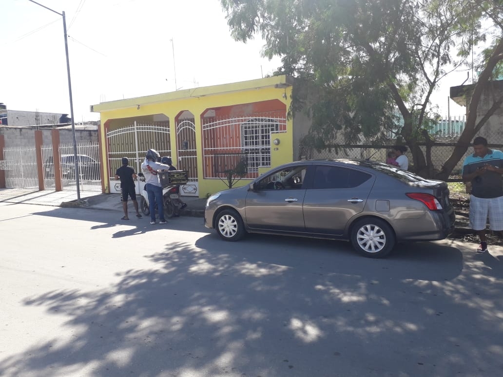 Con daños materiales quedaron después del choque.