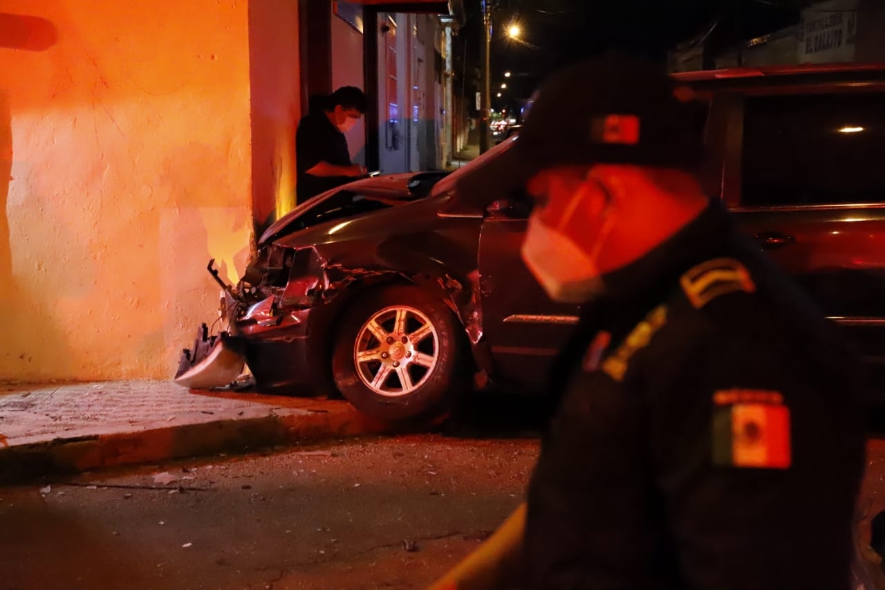 Choque en la calle 82 de Mérida deja daños por varios miles de pesos